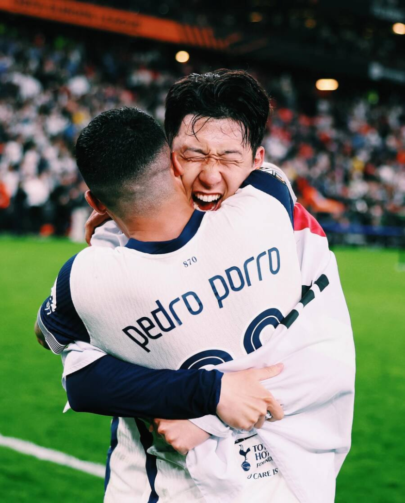 우승-트로피-들어올린-손흥민-인스타