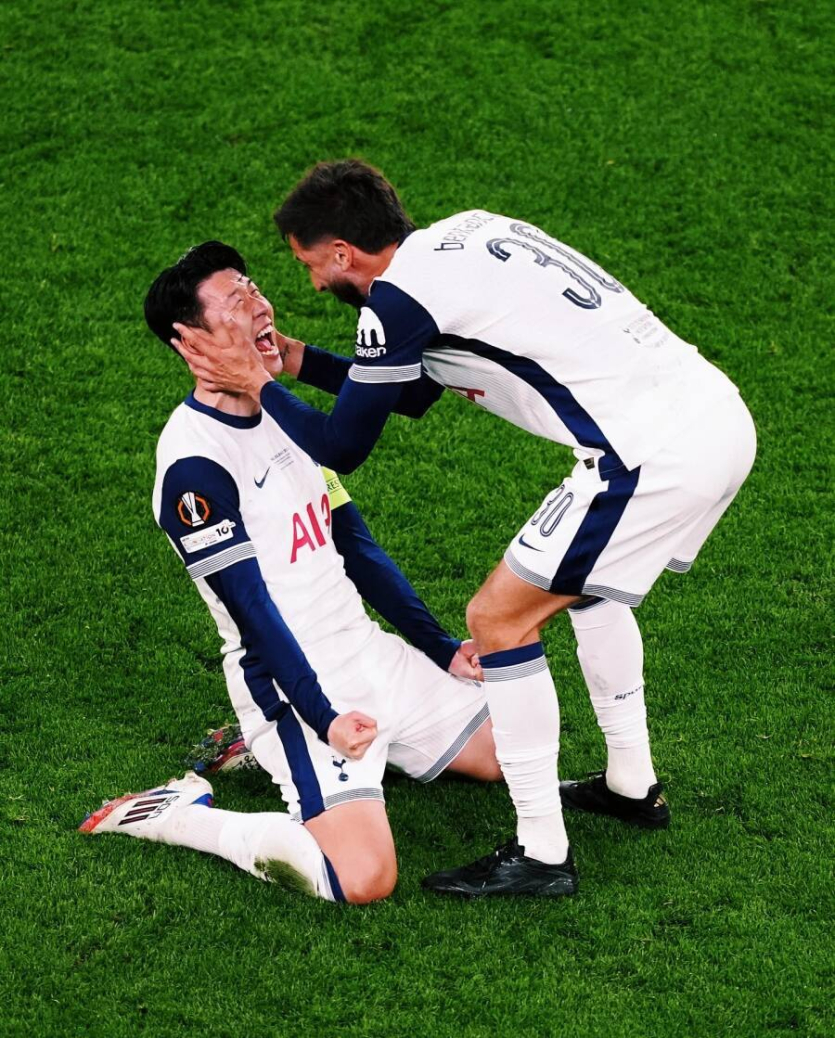 우승-트로피-들어올린-손흥민-인스타