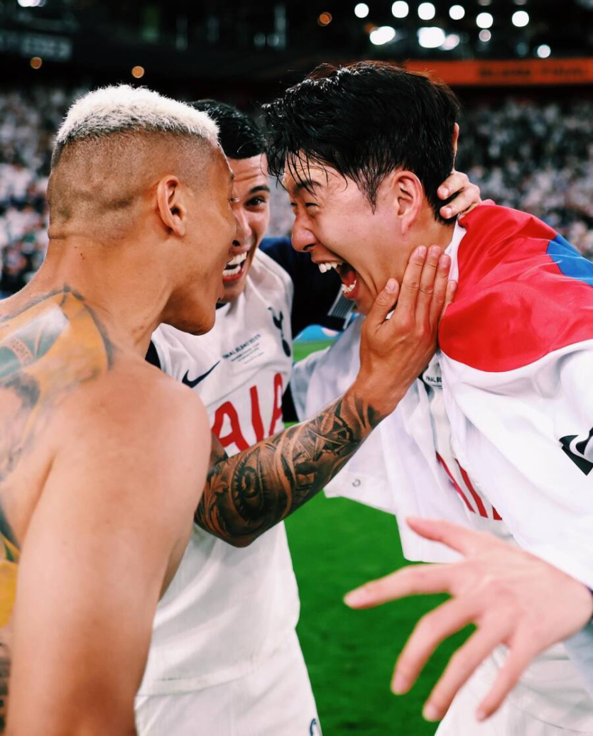 우승-트로피-들어올린-손흥민-인스타