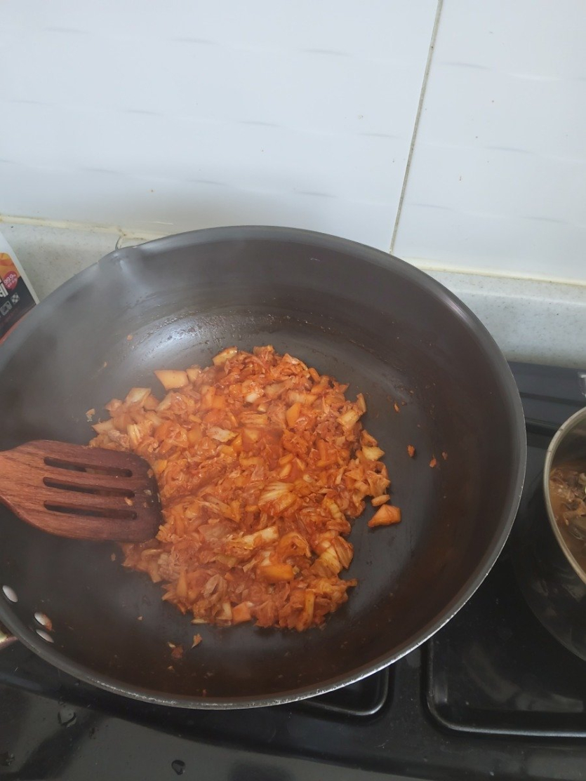 오늘 점심은 김치볶음밥!